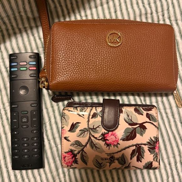 Coach and Michael Kors Wallet Bundle euc - Picture 2 of 5